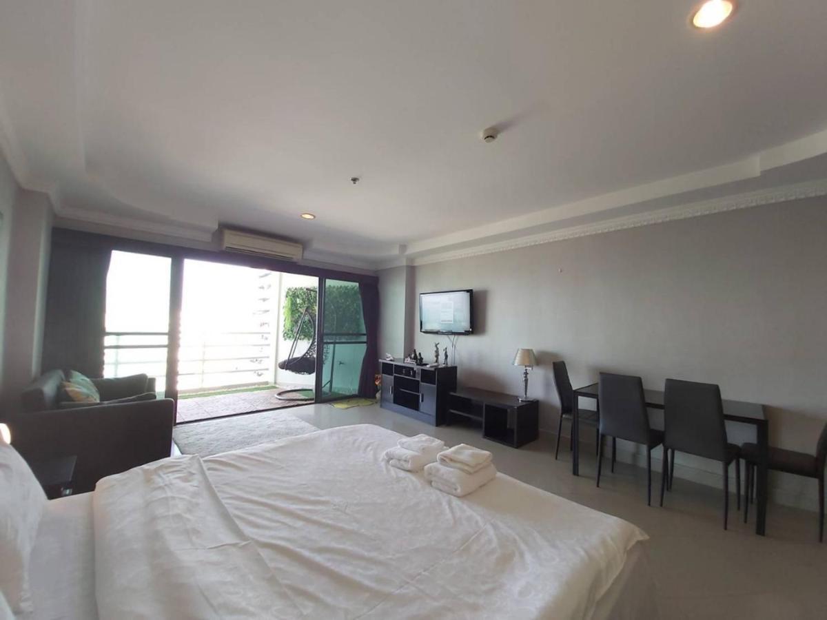 Condominum In Jomtien With Sea View, Balcony And Free Wifi Pattaya