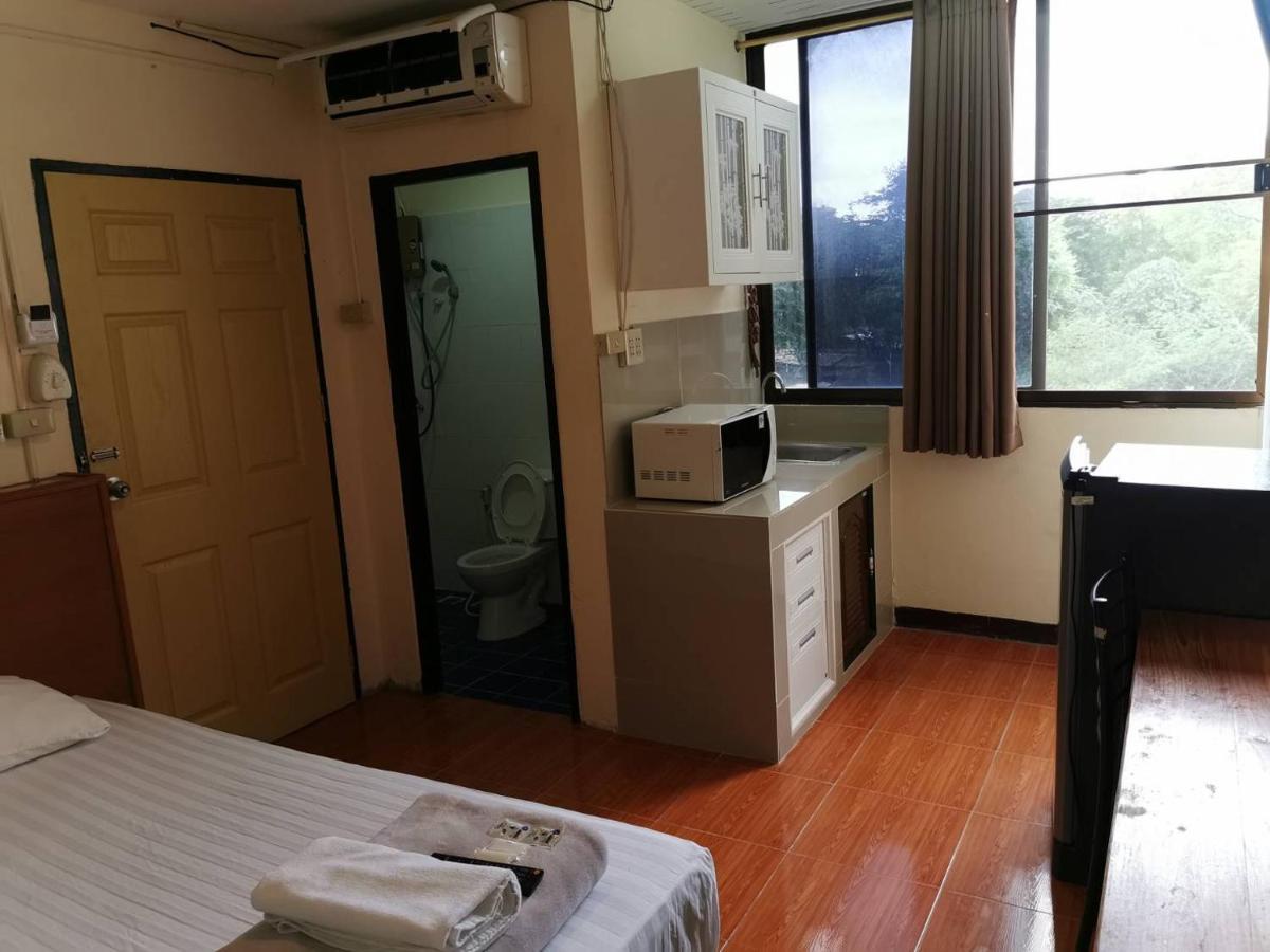 Hill Apartment *