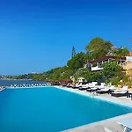 Resort Golden Cliff House