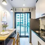 The Base Seaview อพาร์ทเม้น *