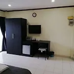 โรงแรม Dania *