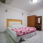 Oyo 1004 Naklua Mansion โรงแรม