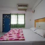 Oyo 1004 Naklua Mansion โรงแรม
