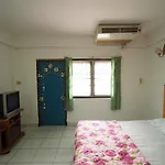 Oyo 1004 Naklua Mansion โรงแรม
