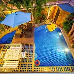 4poolvillas