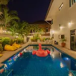 Luxury Pool Villa 4 Bedroom 900M Beach 1.5 Km Downtown