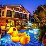 Villa 4poolvillas