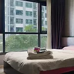 Center Seascape Apartment *