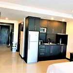 วันหยุดที่บ้าน Large With Balcony - Tw Platinum Suites, Jomtien