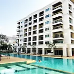 Platinum Suites, Thepprasit Road - Large Top Floor Studio