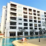 Platinum Suites, Thepprasit Road - Large Top Floor Studio