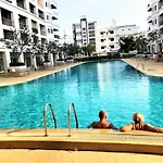 วันหยุดที่บ้าน Large With Balcony - Tw Platinum Suites, Jomtien Pattaya