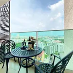 City Garden Tower Luxurious Condominium In The Center Of Pattaya
