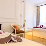 โรงแรม Dreamers Paradise & 3*