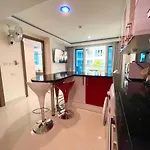 อพาร์ทเม้น Large Luxury - 2 Bedroom - Centre - Grand Avenue Residences, Pool View - 312 *