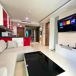 อพาร์ทเม้น Large Luxury - 2 Bedroom - Centre - Grand Avenue Residences, Pool View - 312 *