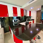 อพาร์ทเม้น Large Luxury - 2 Bedroom - Centre - Grand Avenue Residences, Pool View - 312 *