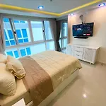 Large Luxury - 2 Bedroom - Centre - Grand Avenue Residences, Pool View - 312 อพาร์ทเม้น Pattaya