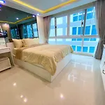 Large Luxury - 2 Bedroom - Centre - Grand Avenue Residences, Pool View - 312