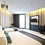 โรงแรม Tsix5 Quarter 5*