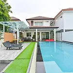 4Bd Pool Villa Pattaya With Jacuzzi - Exquisite Pool Villa A