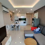 One Tower Seaview 64 อพาร์ทเม้น *