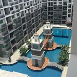 Apartment Exclusive Arcadia - Amazing Pools & Gardens, Gym, Sauna, Waterfalls, Jacuzzi, Fast Internet