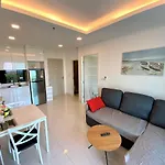 One Tower Seaview 86 Apartment *