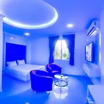 โรงแรม Titanic Residence-7 Minute Walk To The