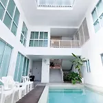 The Inn10 Pool Pattaya, Entire 9 Bedroom 22 Guests, Private Pool, 5 Parking Lots *