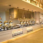 Tsix5 Phenomenal โรงแรม