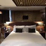 Tsix5 Quarter โรงแรม
