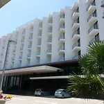 Tsix5 Quarter โรงแรม Pattaya