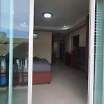 Shiba Hotel *