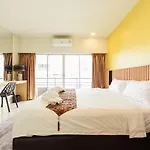 เดอะ โกลเด้น วิล บูติคแอนด์สปา โรงแรม 3*