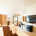 โรงแรม เดอะ โกลเด้น วิล บูติคแอนด์สปา