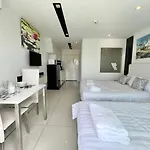 Trendy Studio In City Center Residence