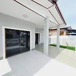 Mara\'S Holiday House