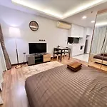 Garden View Studio In Peak Towers