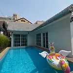 Luxury Pool Villa Pattaya Center C3- 3 Bedroom