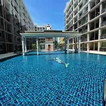 Apartment Exclusive Arcadia - Amazing Pools & Gardens, Gym, Sauna, Waterfalls, Jacuzzi, Fast Internet Pattaya