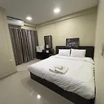Hostel Hug Me