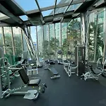 Stylish Condo With Blazing Fast Fiber Internet, Pool, Sauna, Steam Room, Gym - Guest Friendly