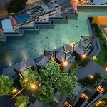 高端市中心网红公寓/无边泳池/距离沙滩100米/中文房东/免费游玩咨询