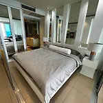 1 Bedroom Near The Sea In The Sands Condo