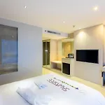 Shilat Avenue Hotel