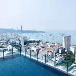 Pattaya The Base市中心近海滩和商场的无边泳池一卧室公寓