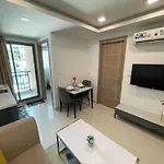Exclusive Arcadia - Amazing Pools & Gardens, Gym, Sauna, Waterfalls, Jacuzzi, Fast Internet Apartment Pattaya