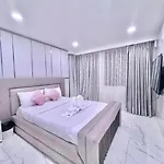 La Luna Pool Villa Pattaya