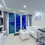 Grand Avenue Apartment *